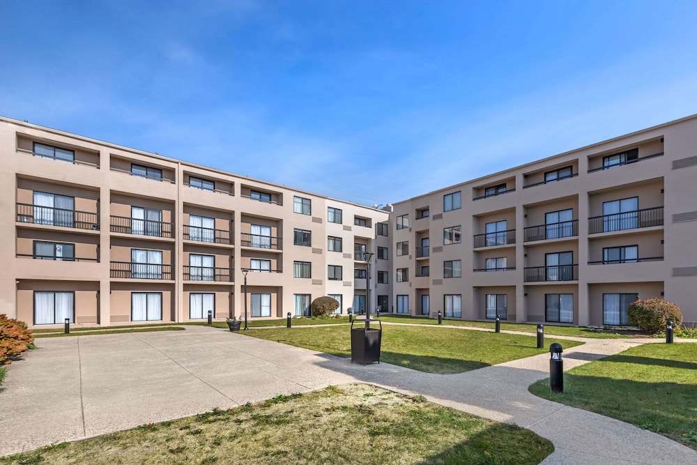 Comfort Inn and Suites Arlington Heights Wilke Rd 67/69