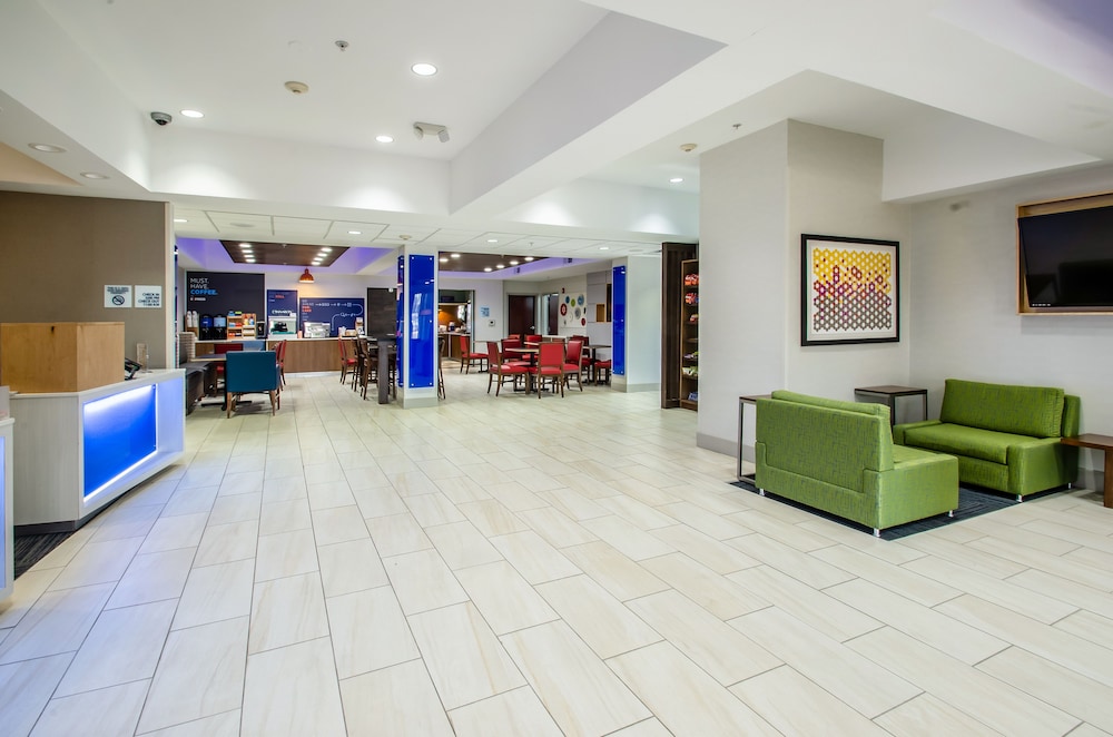 Holiday Inn Express And Suites Olathe South 14/48