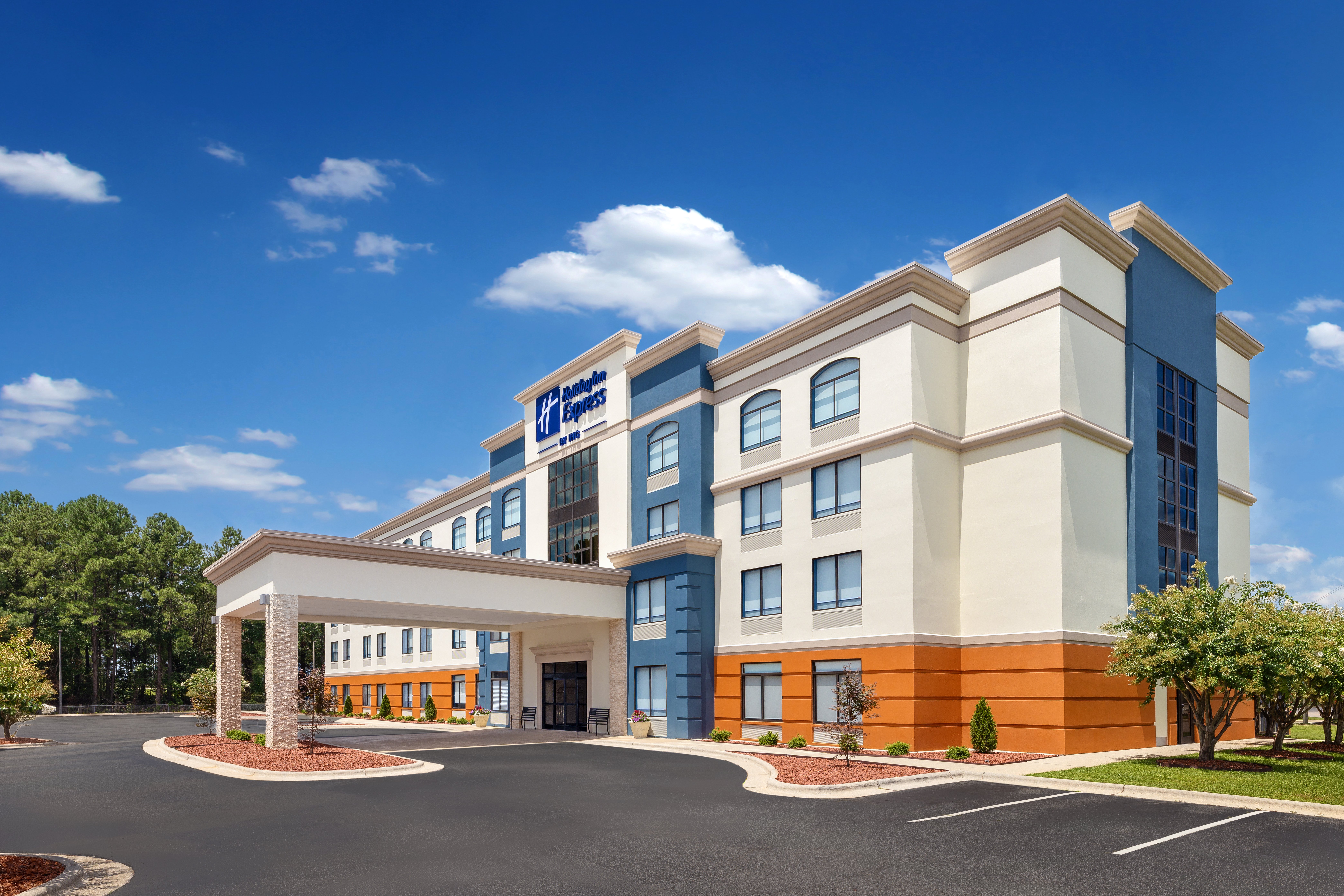 Cross Creek Inn and Suites Fayetteville 34/43