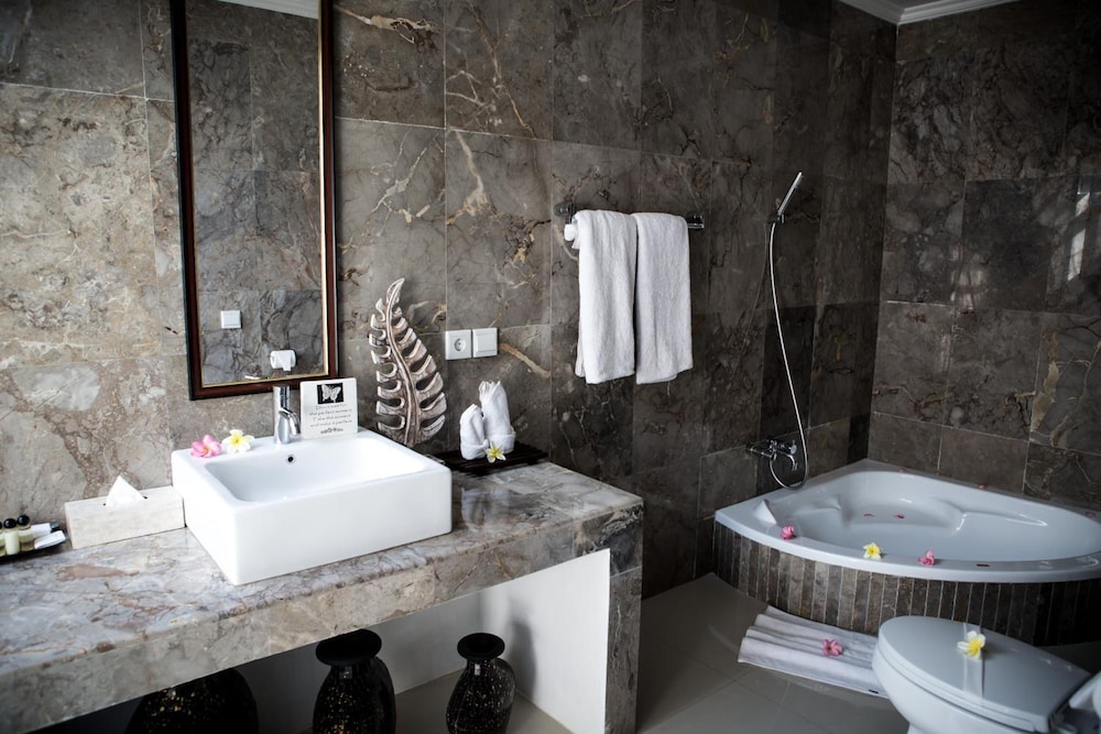 Kelapa Lovina Beach Villas 42/47