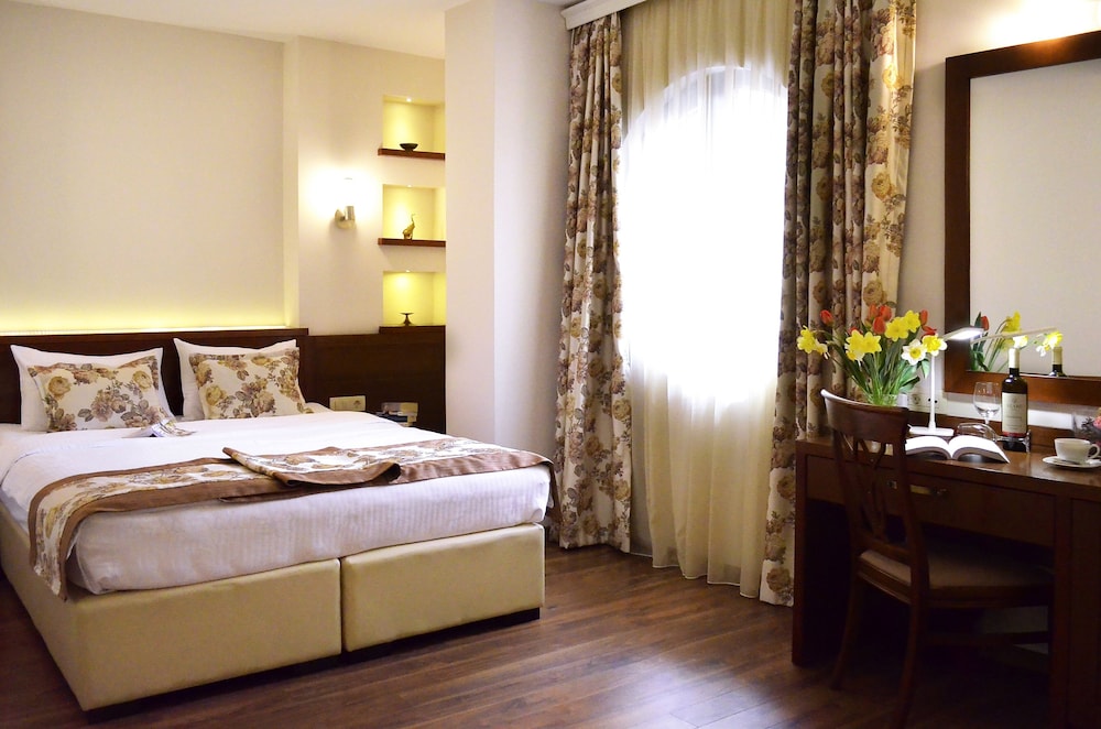 1 BEDROOM, SUPERIOR, SUITE, CITY VIEW