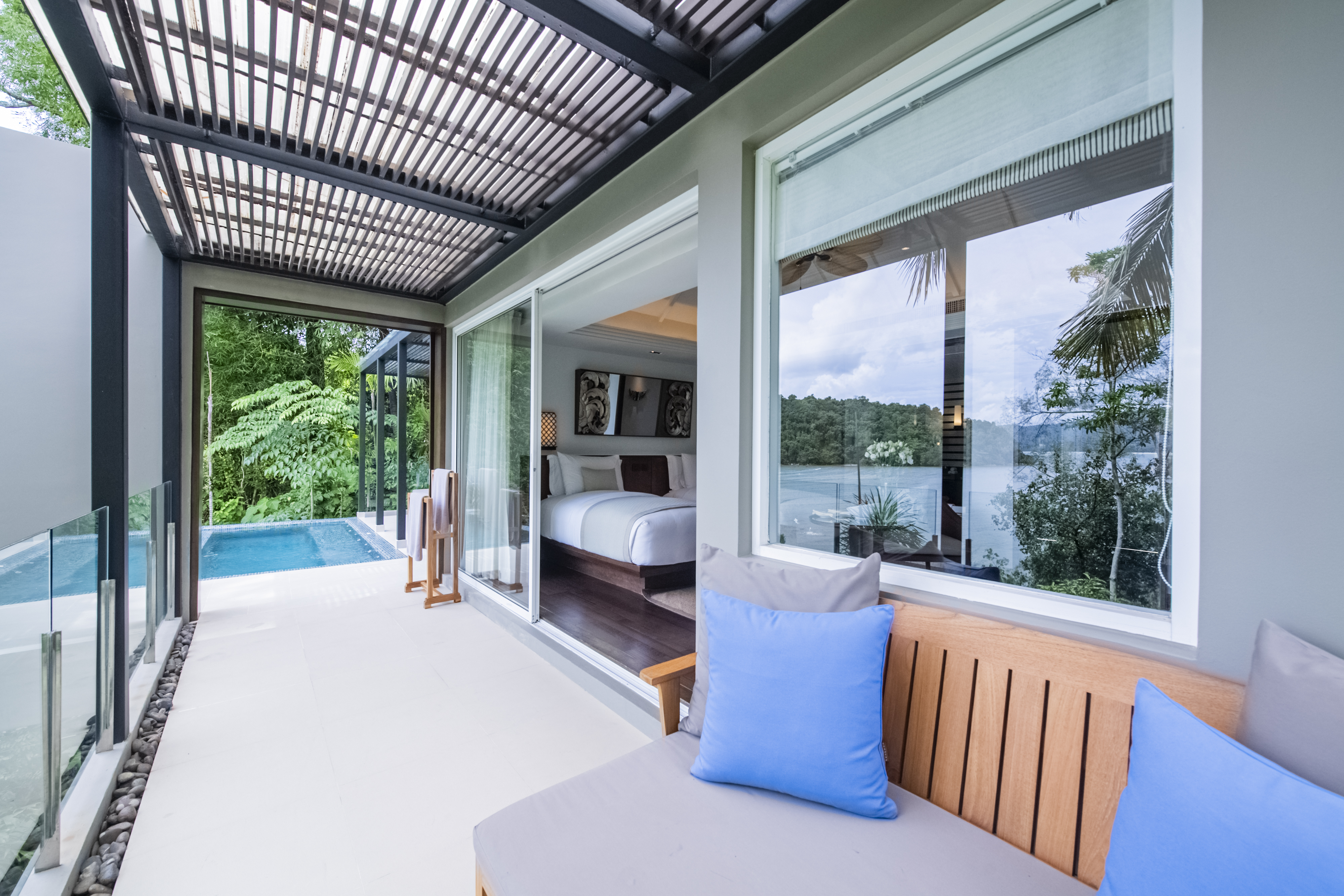 2 Bedrooms, Pool