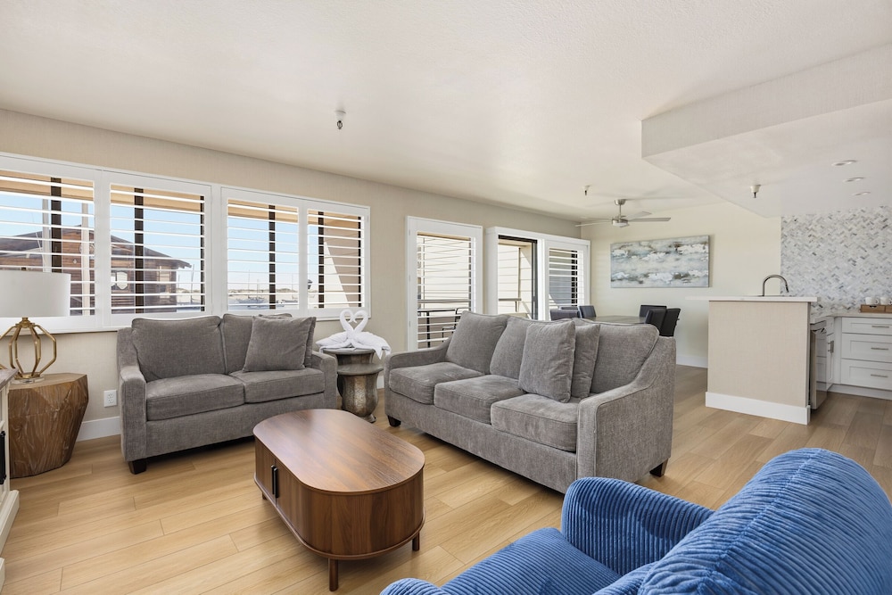 456 Embarcadero Inn Suites 53/77