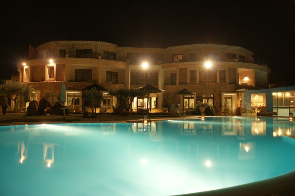 Hotel Resort And Spa Baia Caddinas 1/50