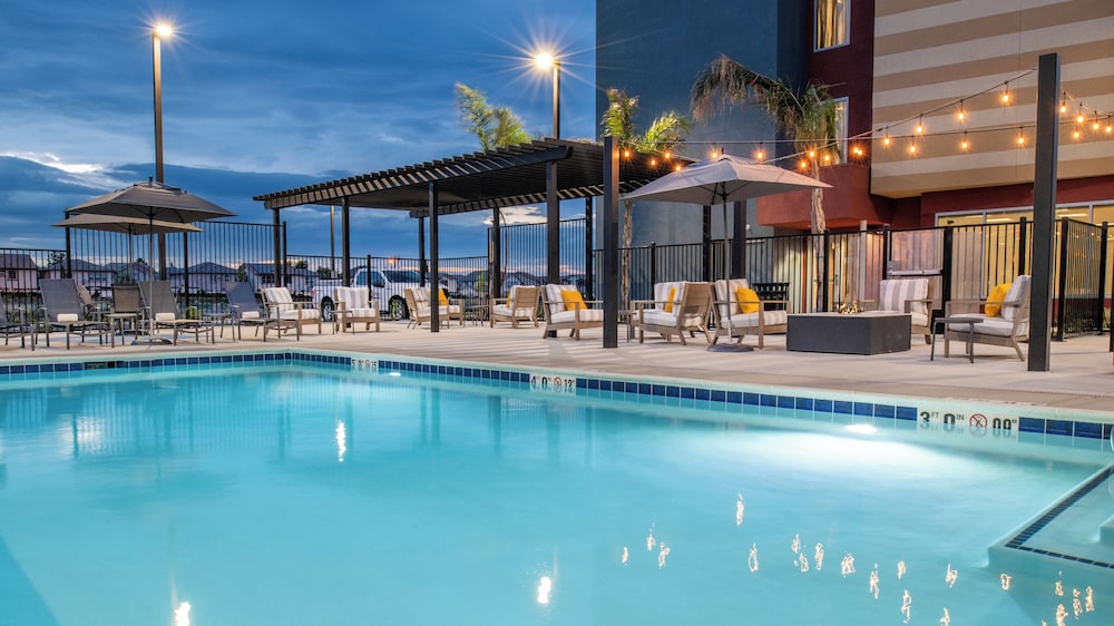 Fairfield Inn & Suites Stockton Lathrop 48/54
