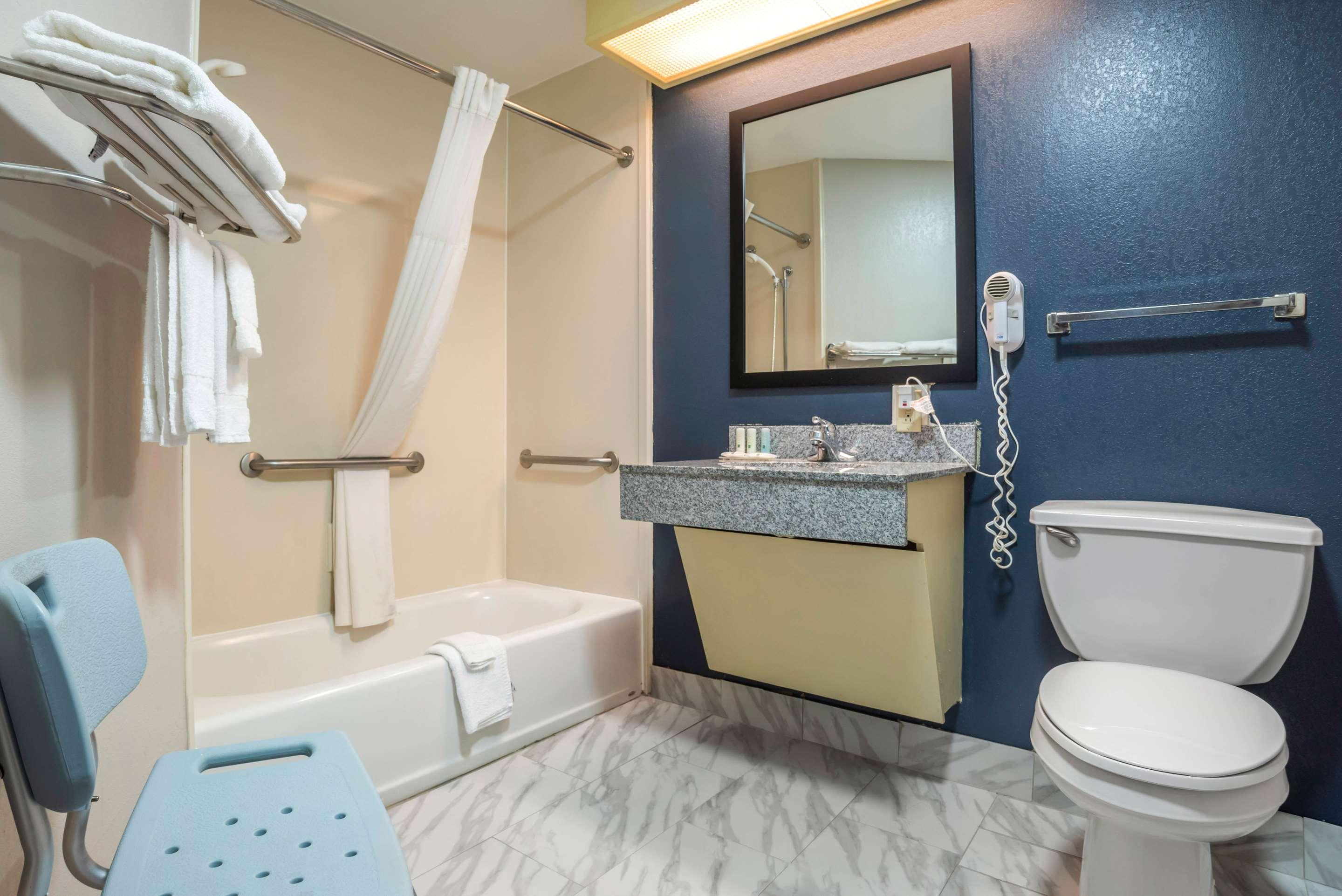 Suite, King Bed, Accessible, Quality Suites Baton Rouge East - Denham Springs 6/6