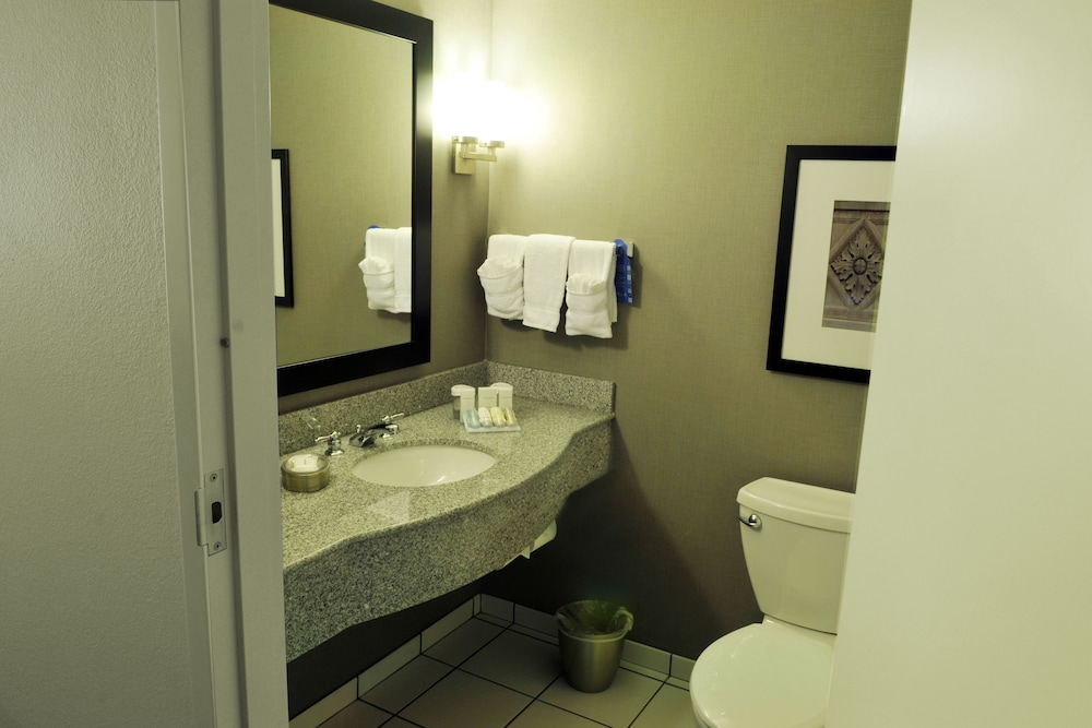 Hilton Garden Inn Louisville Northeast 20/67