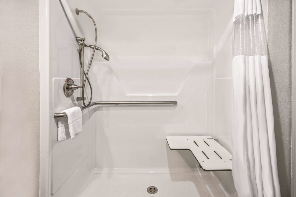 La Quinta Inn Suites By Wyndham Victoria South 12/55