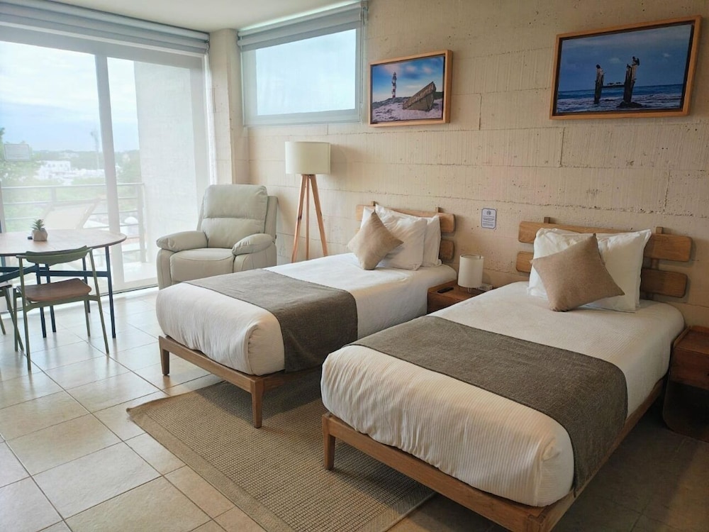 Basic, Studio, Twin Beds, City View, Kitchen, EVERGLADES SUITES 2/4
