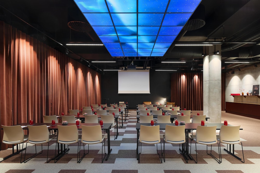 Radisson RED Helsinki 57/66