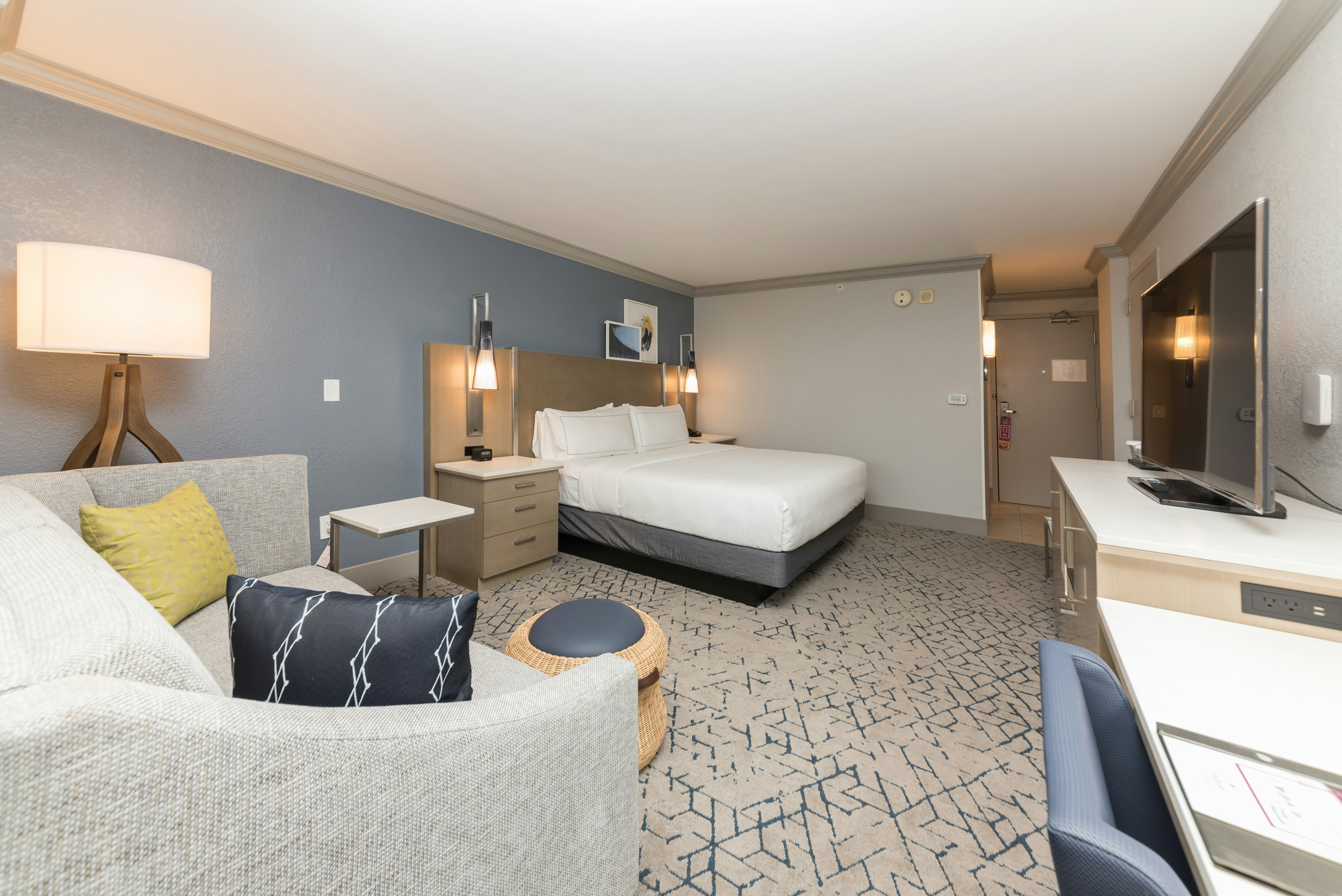 ROOM, KING BED, SOFA