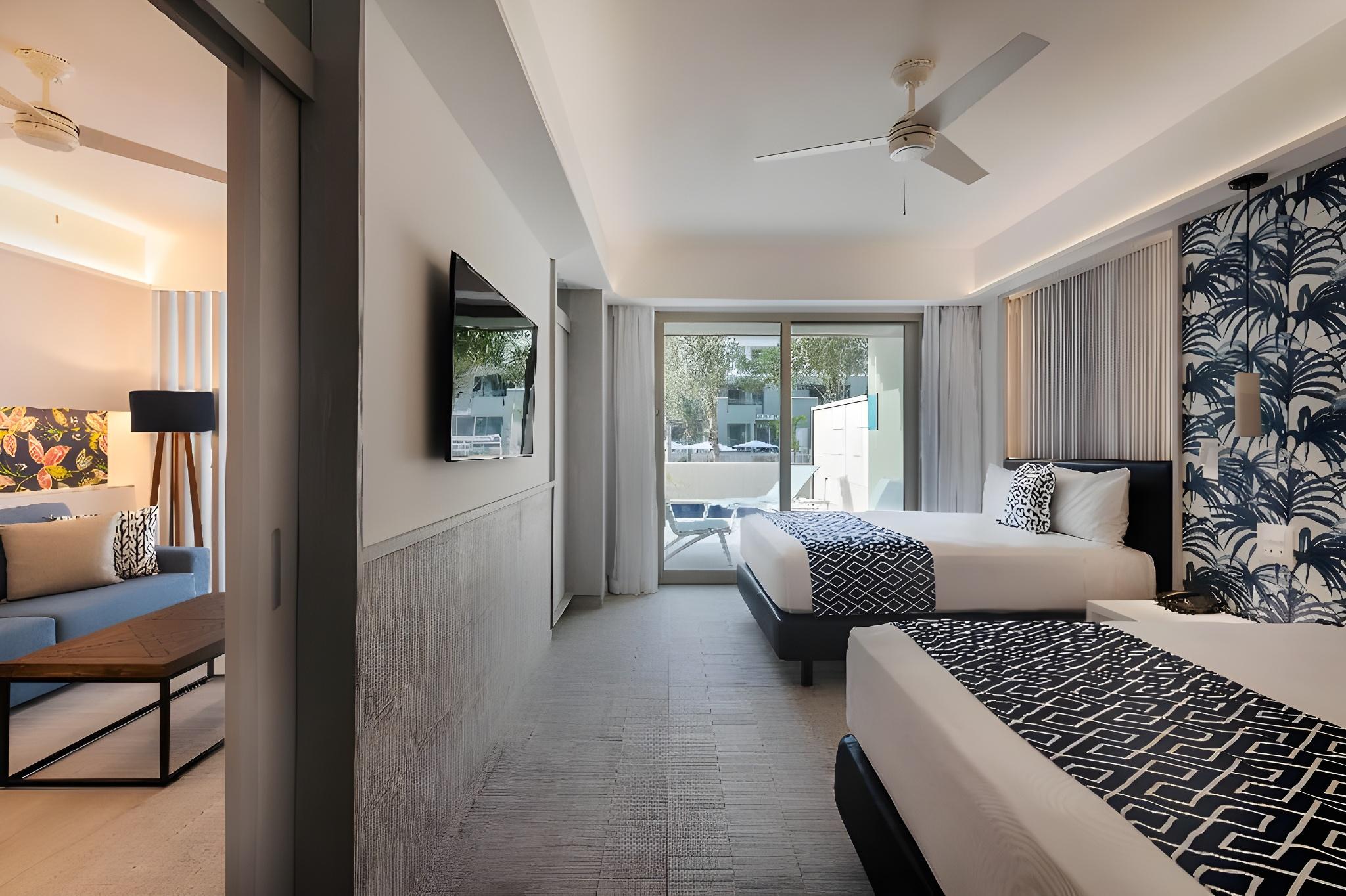Grand, Swim Up, Family Suite, Privilege, Triple, with Extra Bed