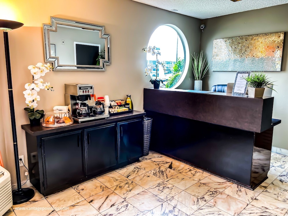 Vantage Point Inn - Woodland Hills 2/26