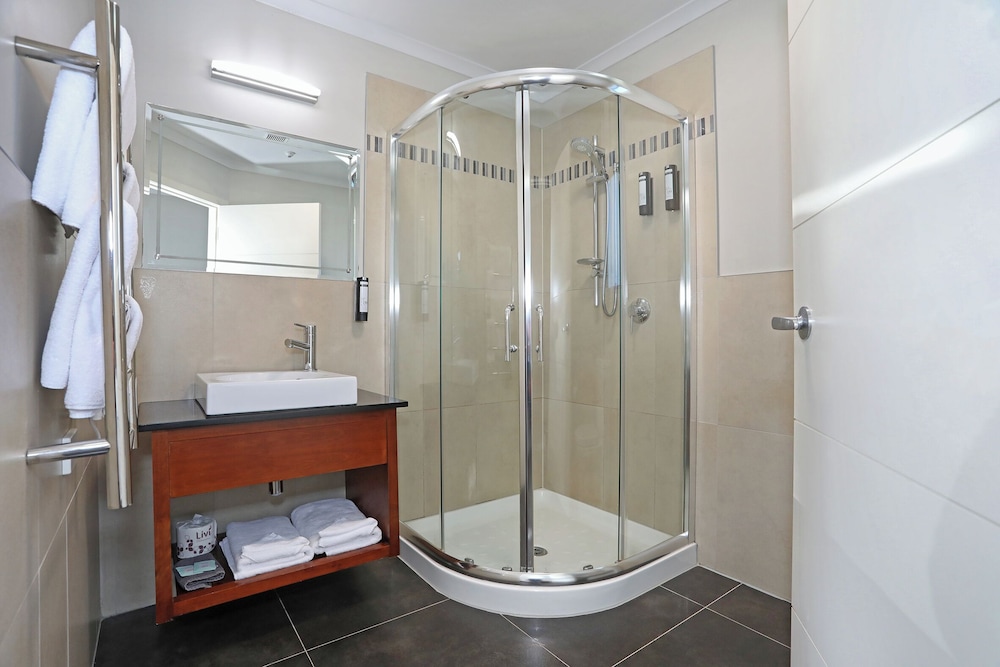 استوديو بسرير كوين بمطبخ صغير، City Corporate Motor Inn 4/6