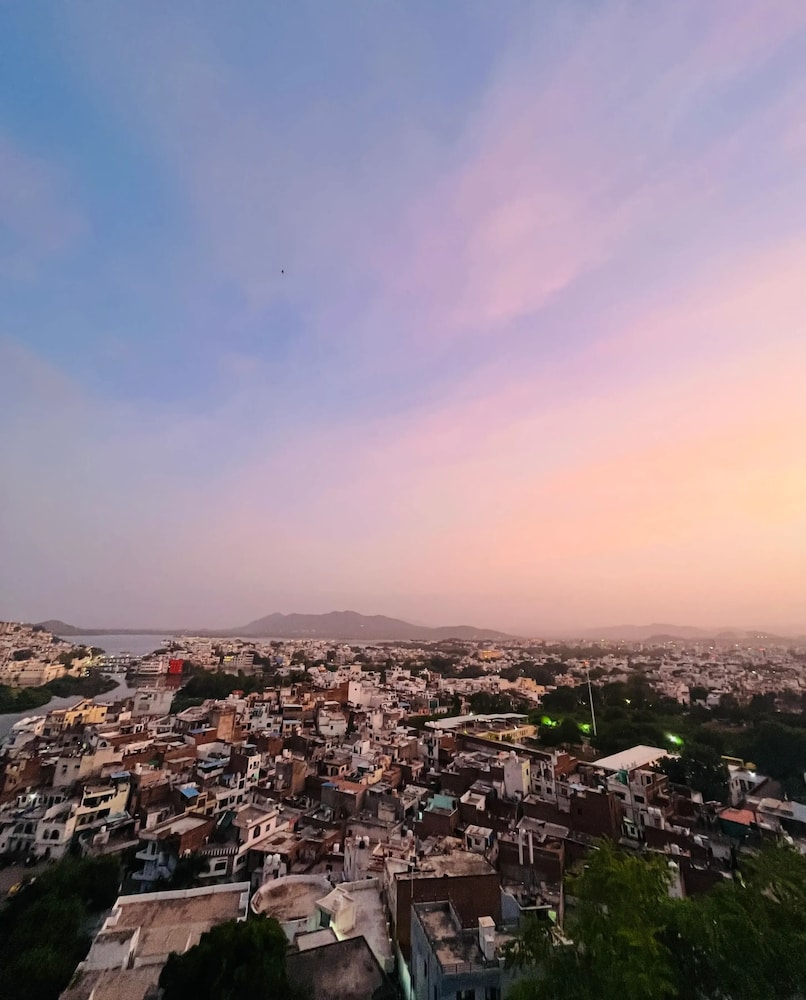 Hotel Darbargarh Udaipur 40/50