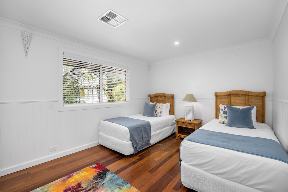 3 Bedrooms, Grand, Villa, King and Twin Beds, Queen Bed