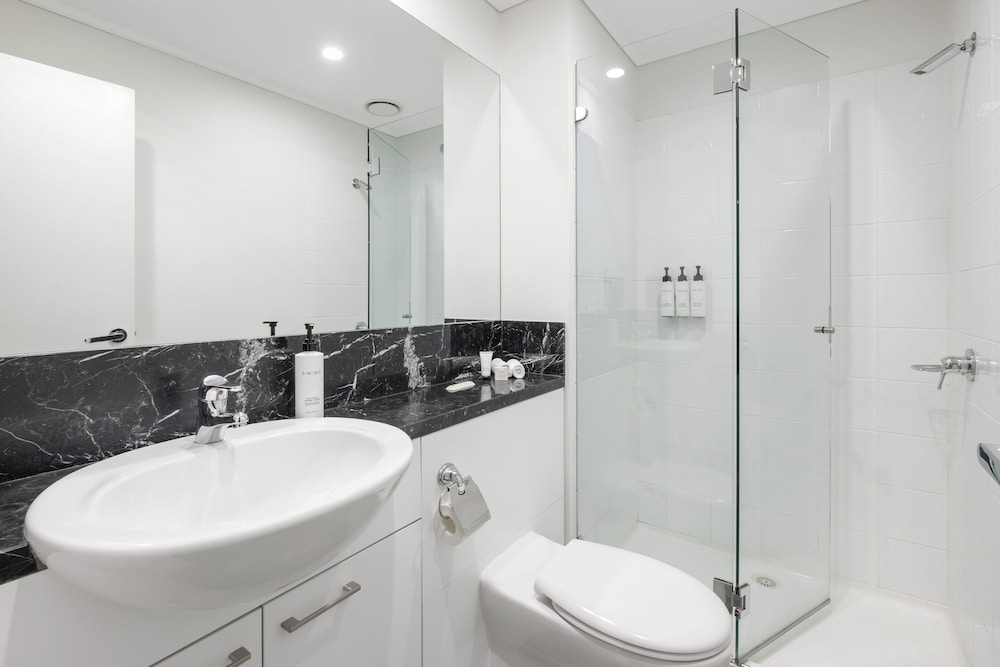 2 Bedrooms, Executive, Apartment, Queen and Twin Beds, 2 Bathrooms 9/10