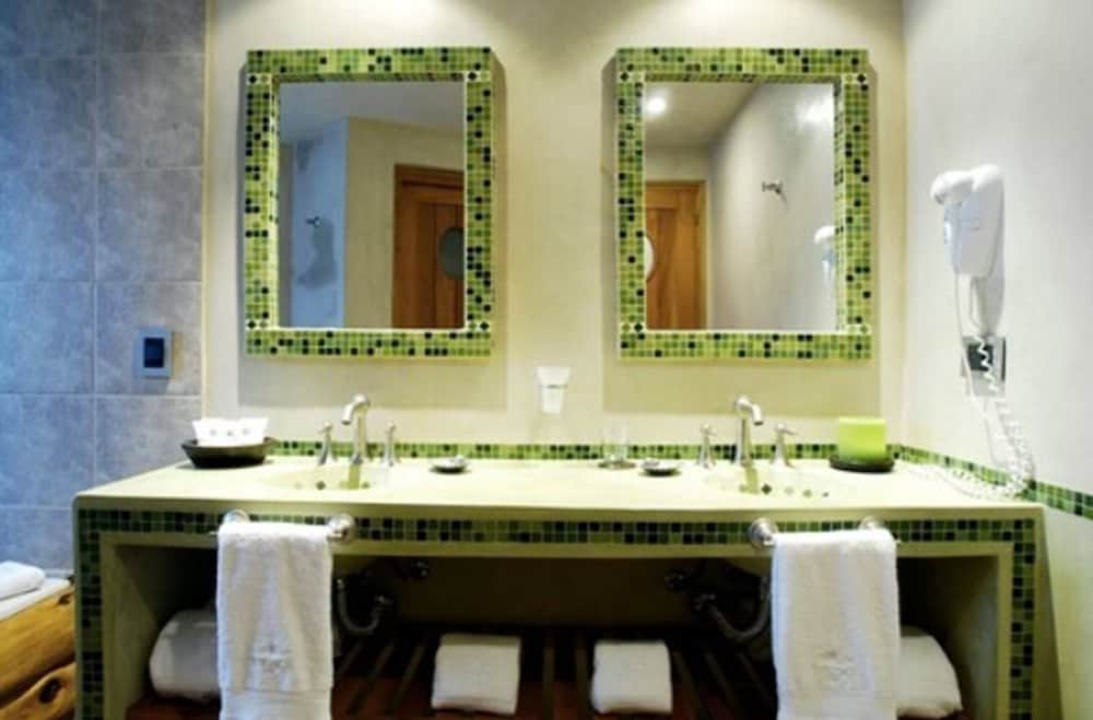 Lirolay Suites 45/46