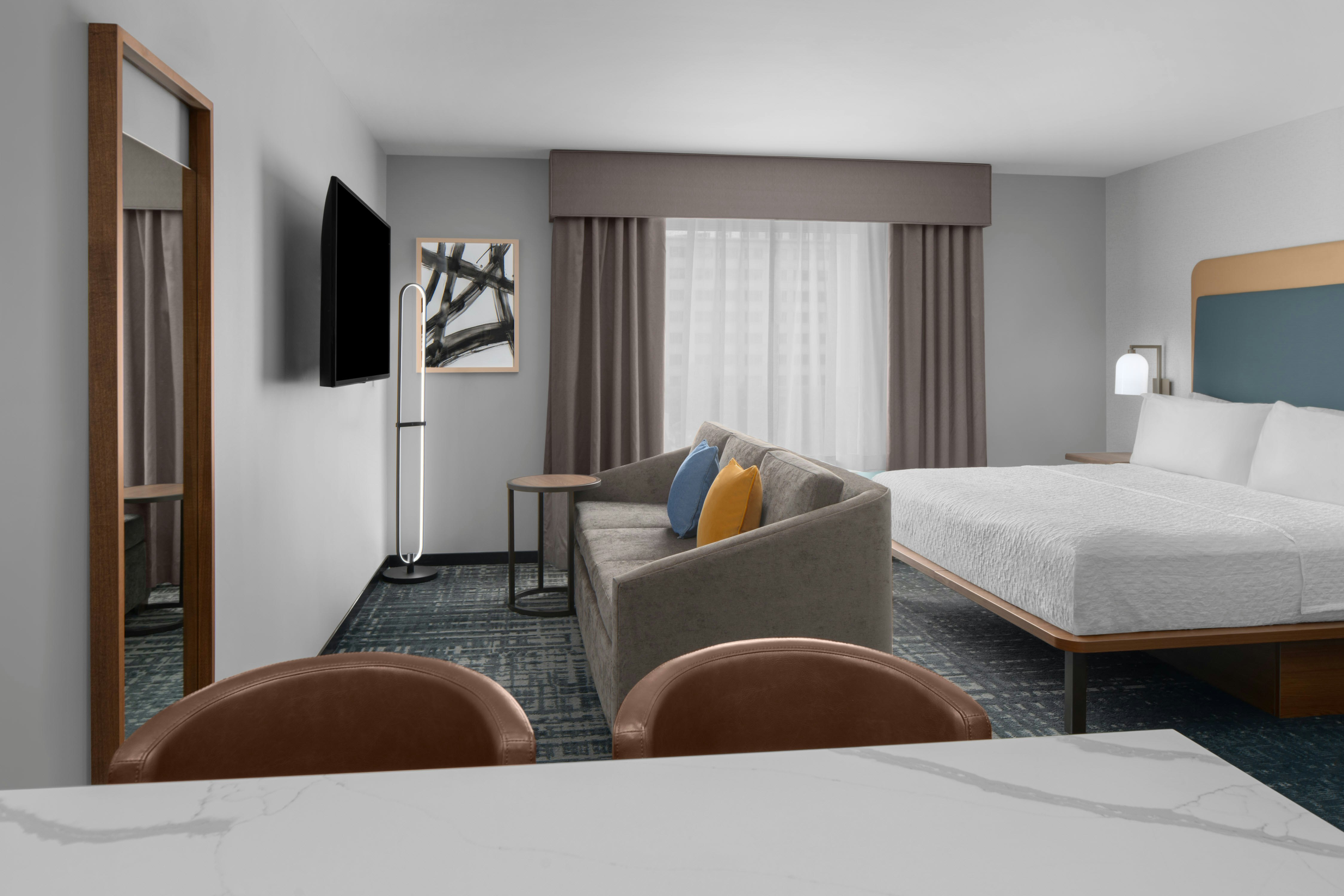 STUDIO, SUITE, KING BED