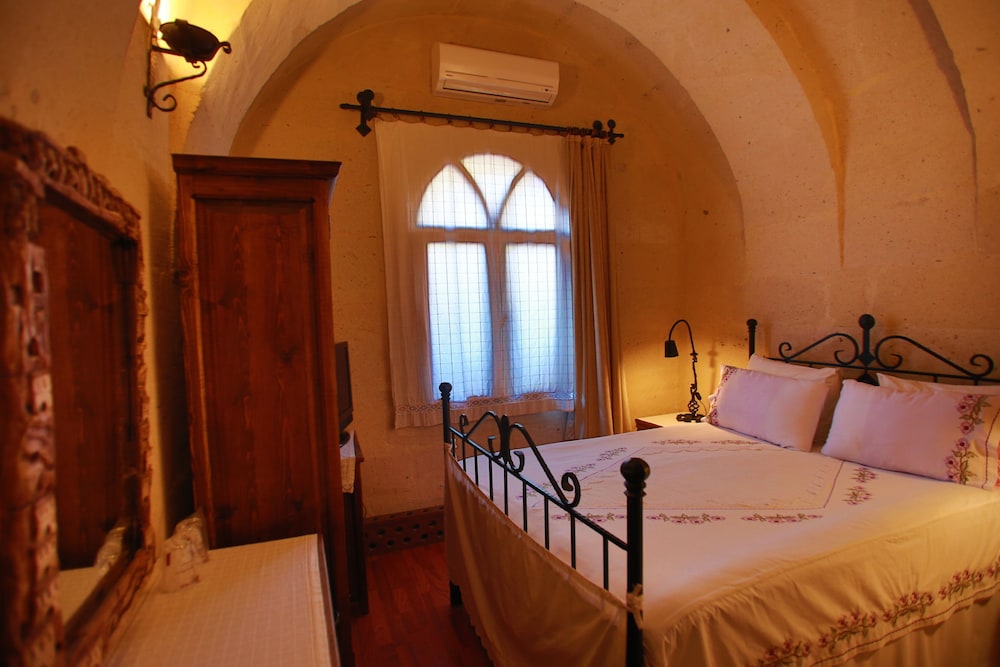 DELUXE, DOUBLE BED