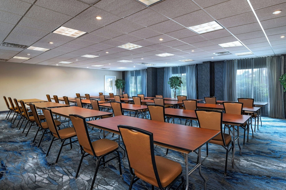 Fairfield Inn Suites By Marriott Edison South Plainfield 43/49