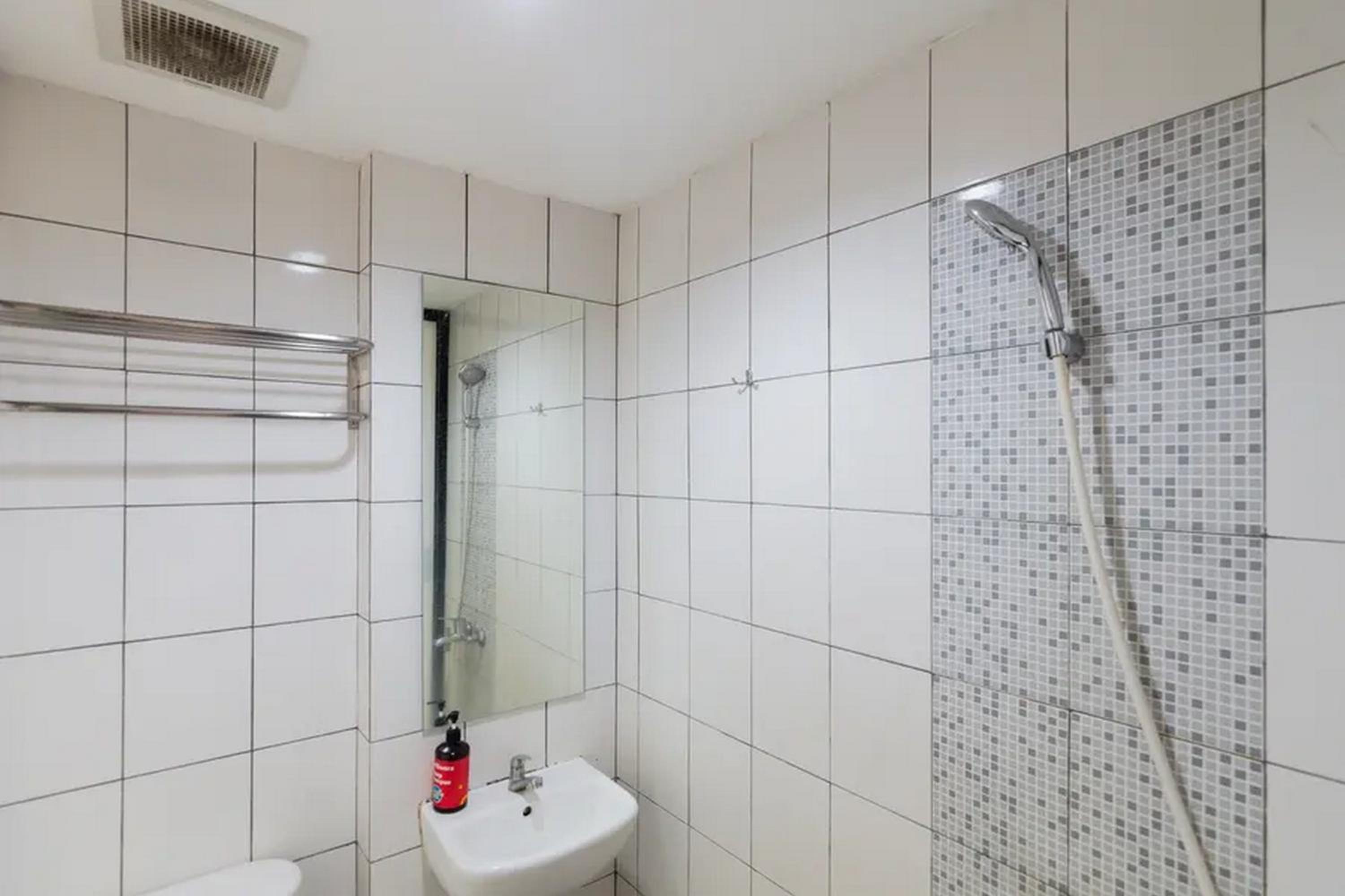 RedDoorz Plus near ICE BSD 2 40/42