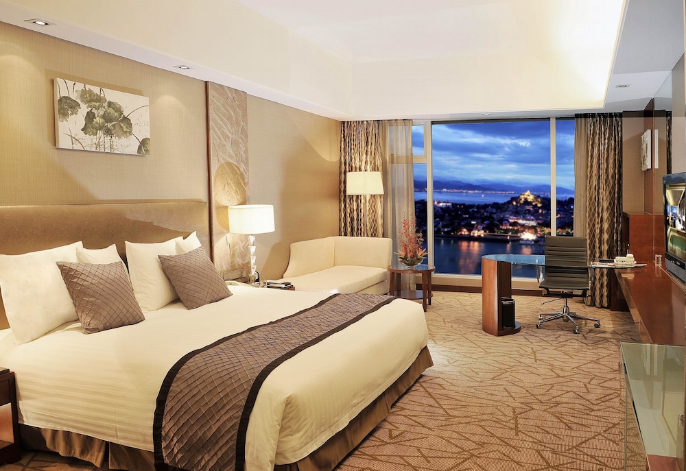 Swiss Grand Xiamen 13/50