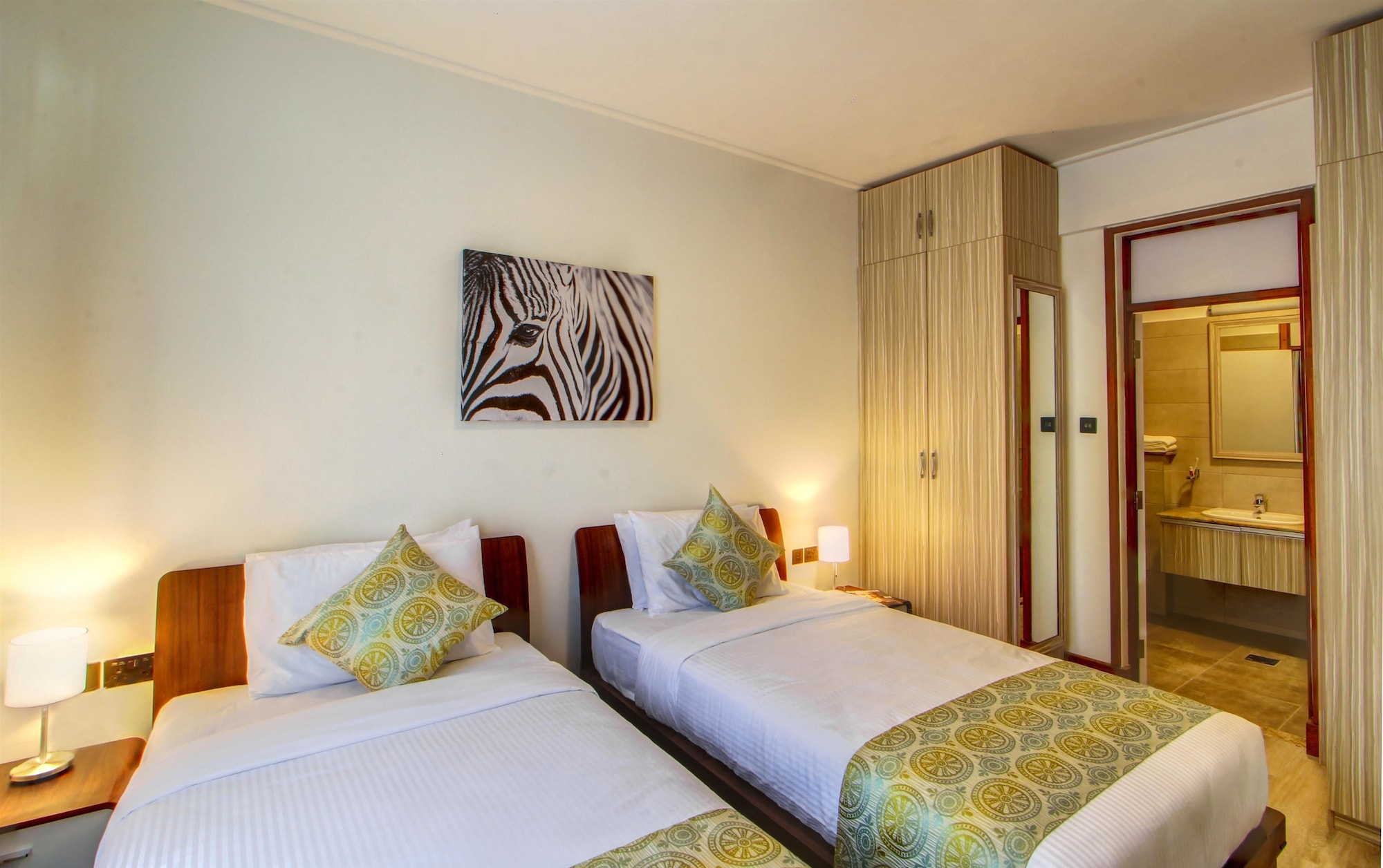 2 Bedrooms, Apartment, 2 Queen and Twin Beds, Living Area, Kitchen