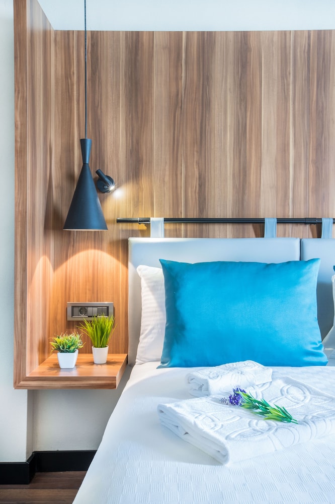 Signature Hotels & Spa 10/50