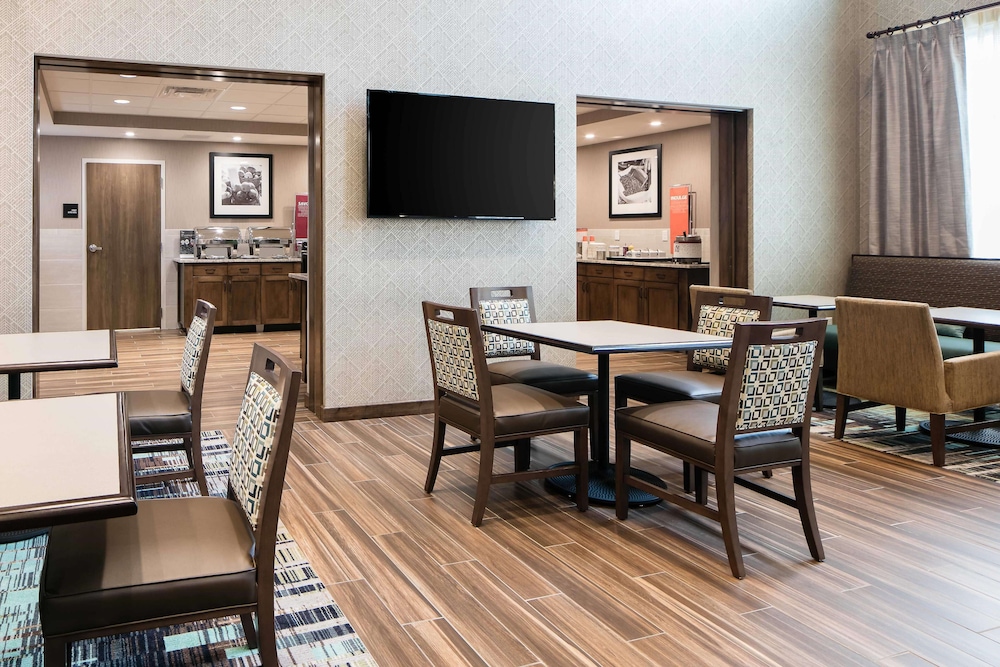 Hampton Inn And Suites Hudson Wi 28/38