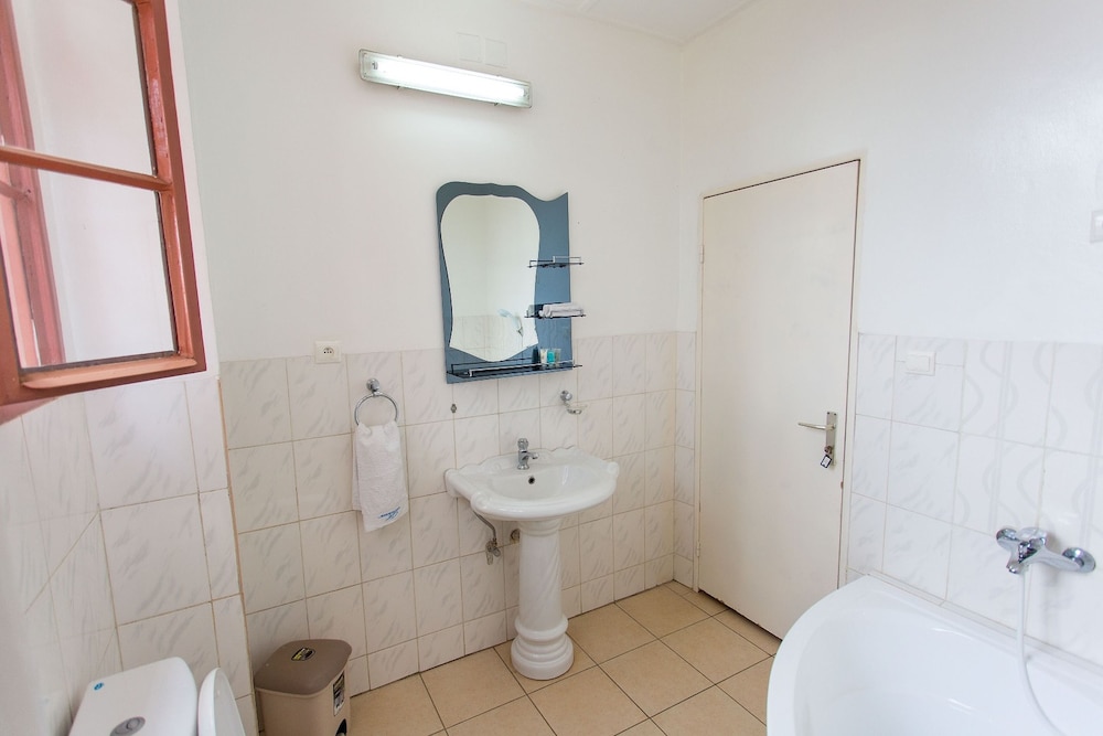 Quiet Haven Hotel 48/50