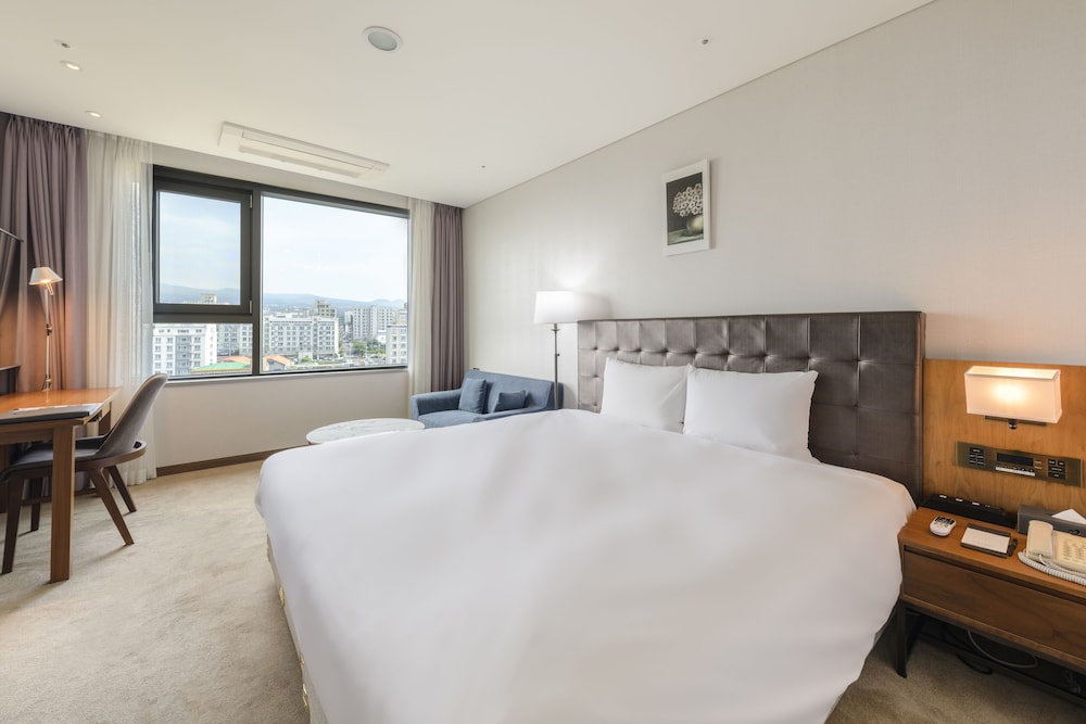 ROOM, CITY VIEW, CLUB LOUNGE ACCESS