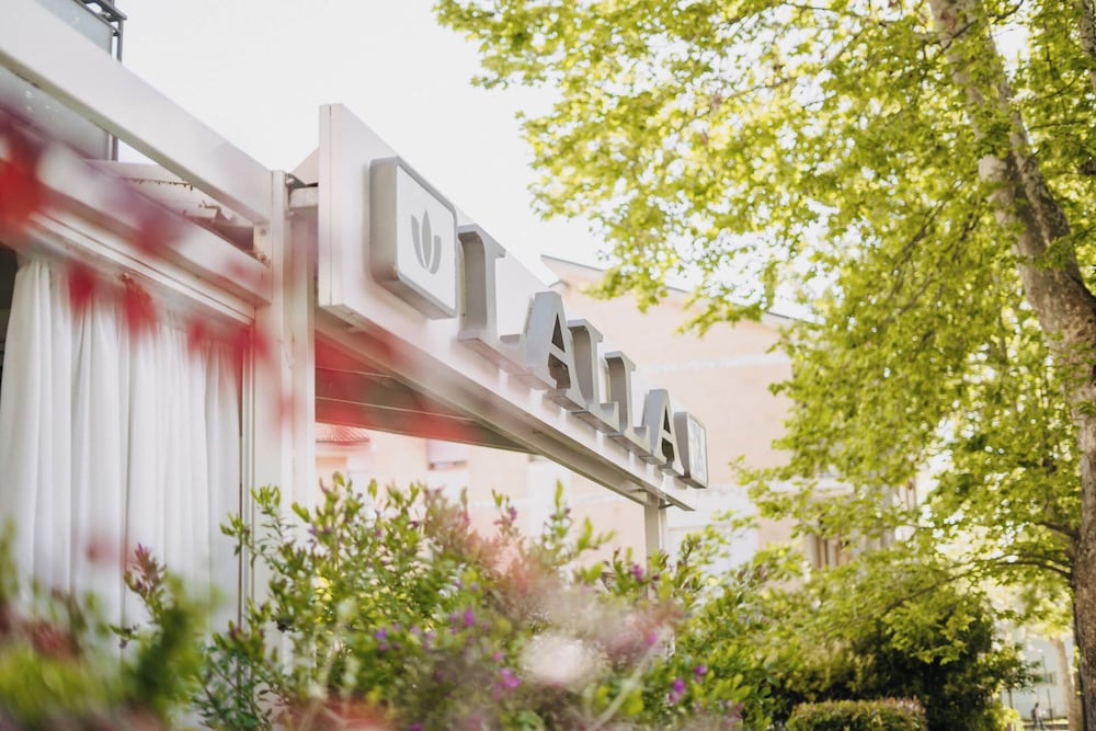 Hotel Lalla Beauty And Relax 60/63