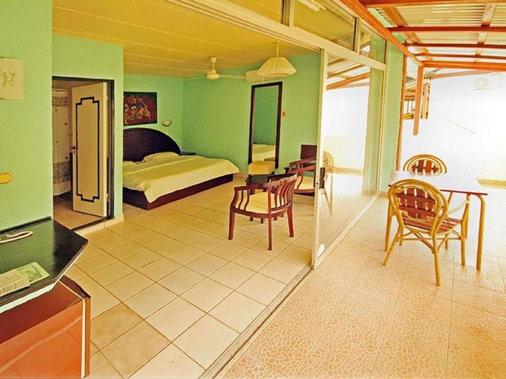 Senegambia Beach Hotel 49/73