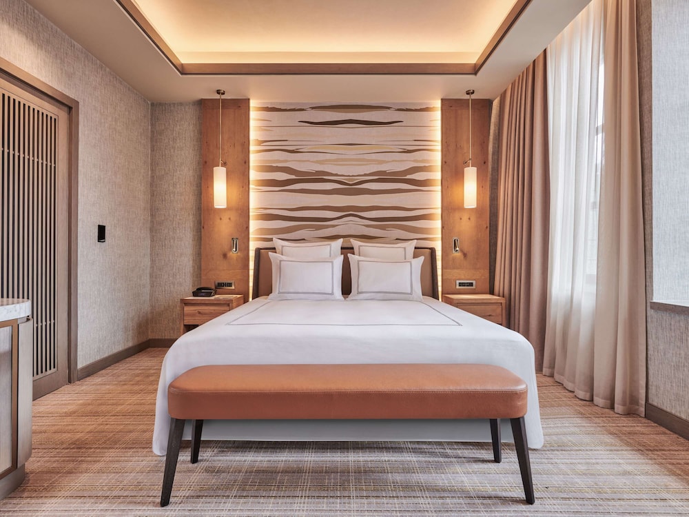 Superior, Suite, King Bed, Forest View