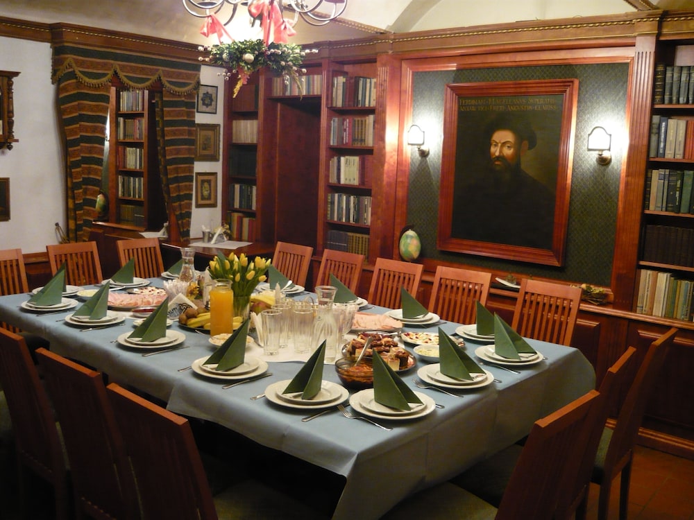 restaurant cafeteria