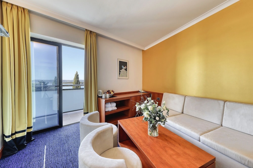 Ilirija Hotel 42/53