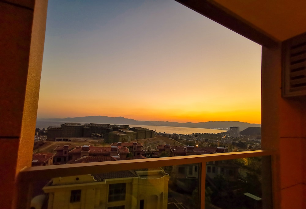 Emerald Bay Hotel 24/29