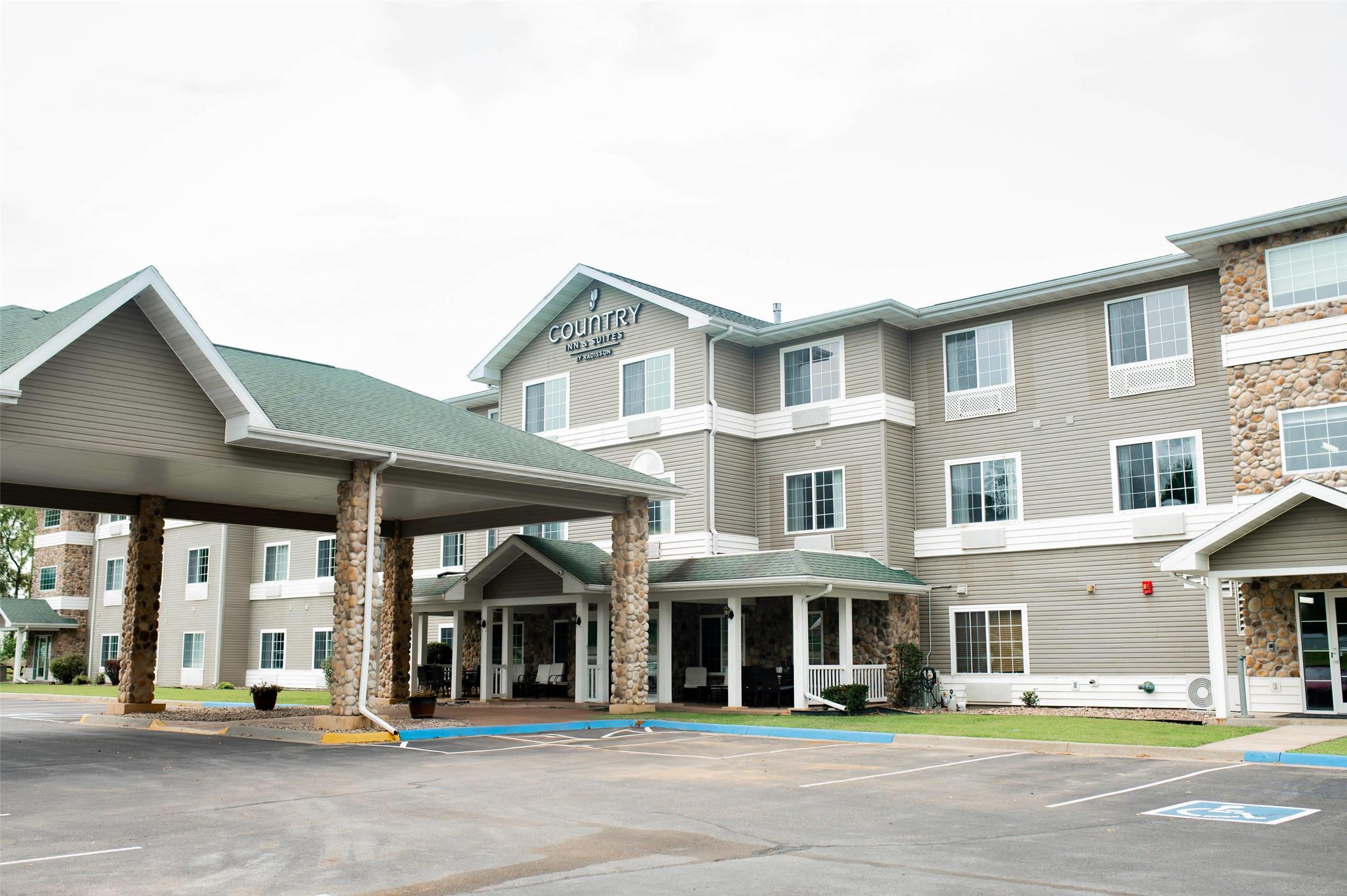 Country Inn and Suites by Radisson Prairie du Chien 2/36