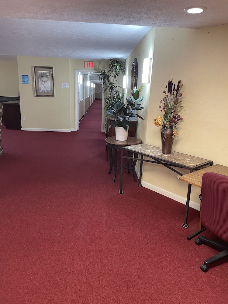 Gold Star Inn Suites 37/40