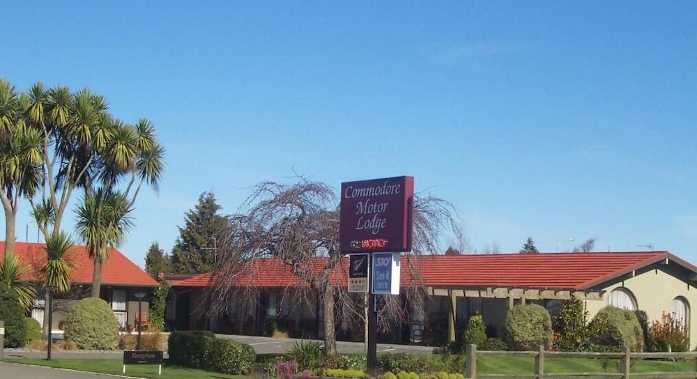 Commodore Motor Lodge 3/58