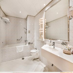 Cosmopolitan Bobycentrum - Czech Leading Hotels 40/41