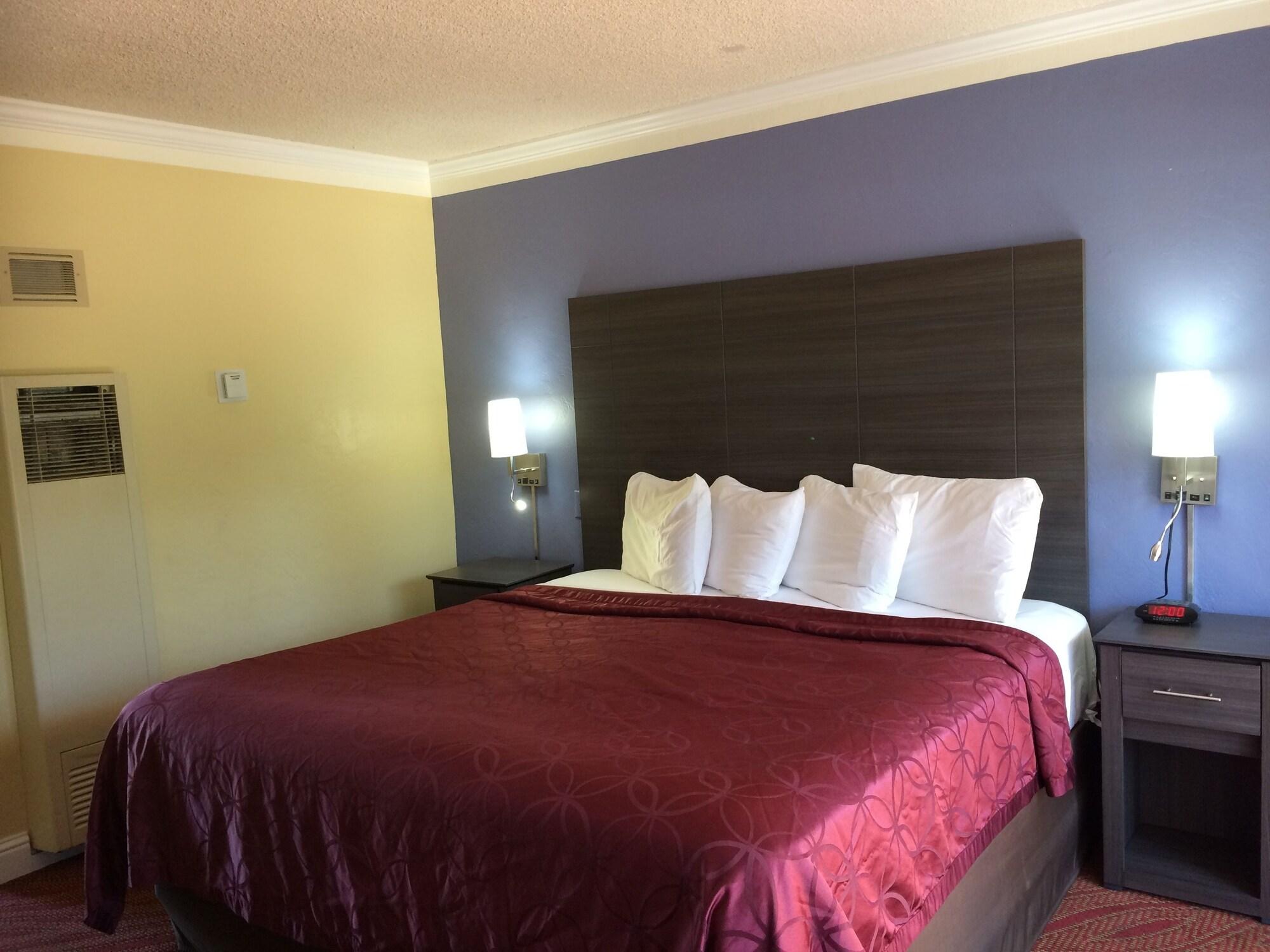 Room, King Bed, No Air Condition