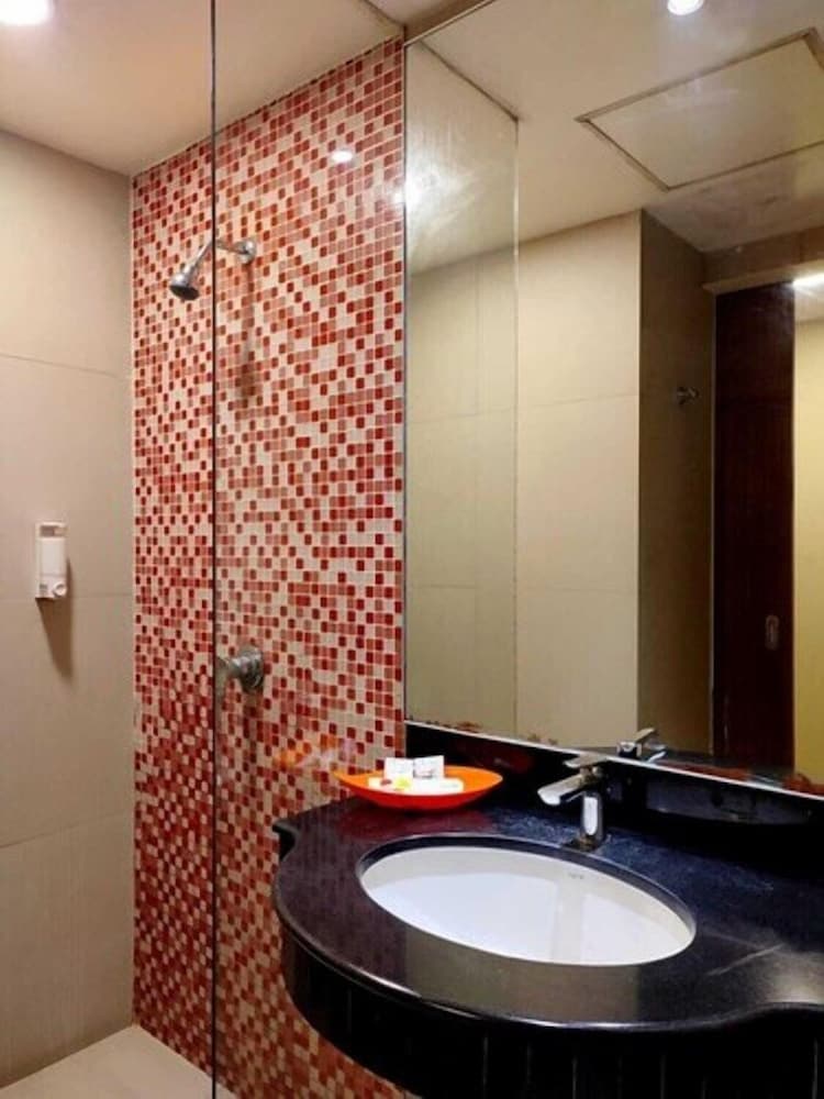 Front One Hotel Purwodadi 72/72