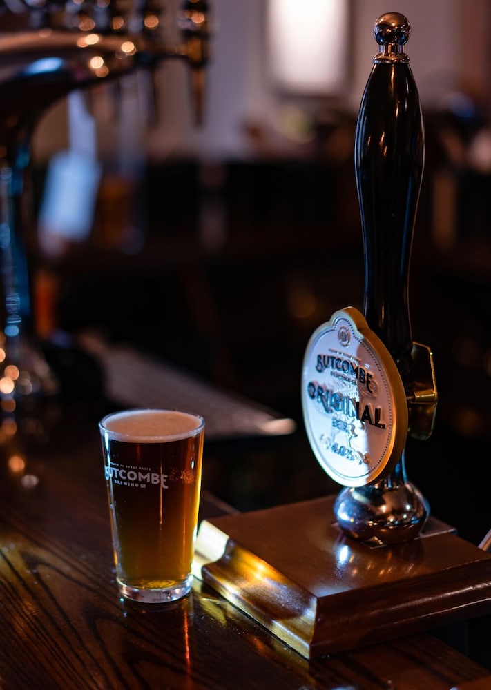 THE WHITE HART HOTEL 32/48