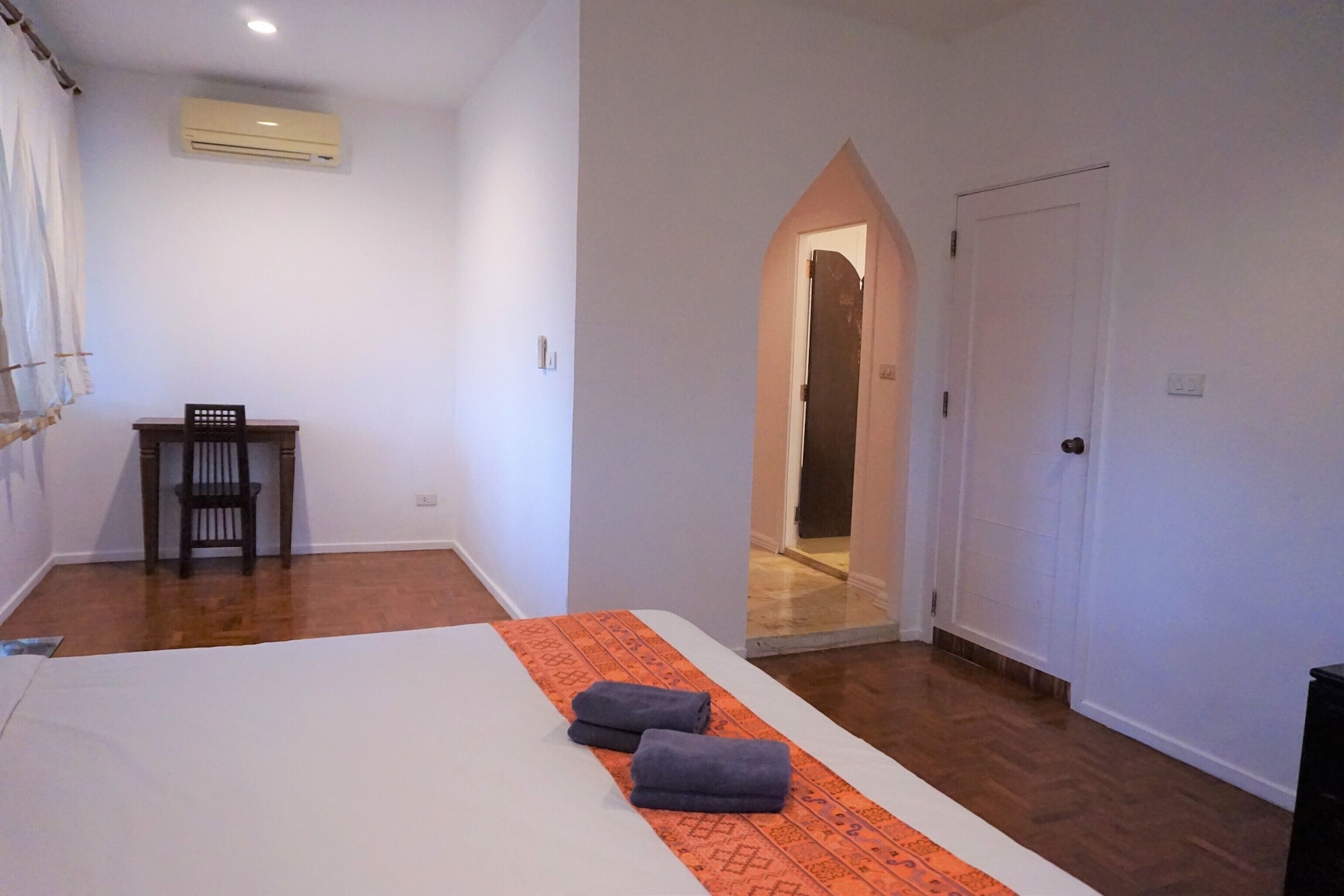 Super, Deluxe, King Bed, Bathtub