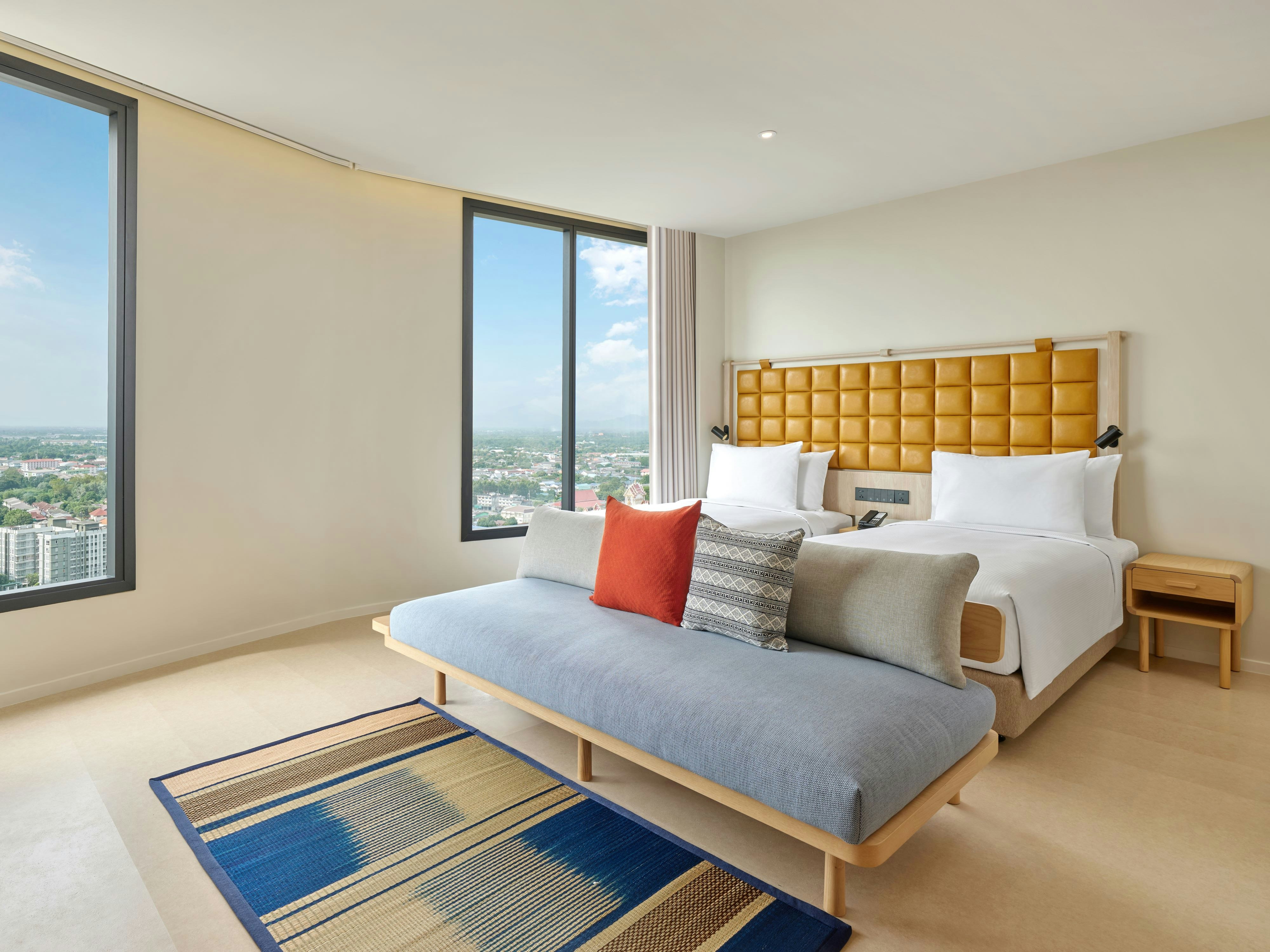 STUDIO, TWIN BEDS