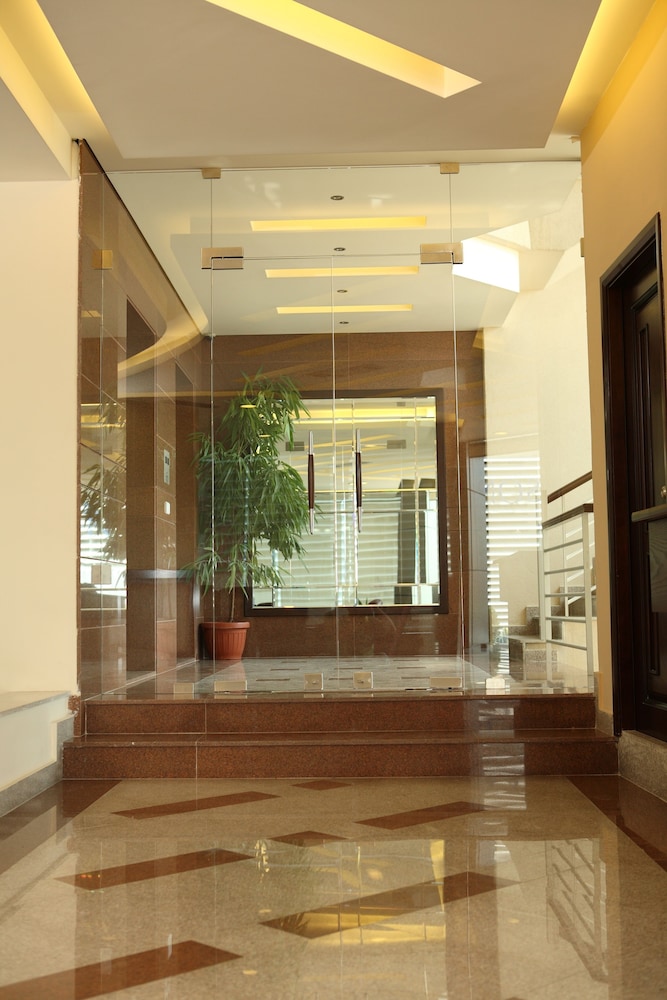 GARDEN CITY RESIDENCE 9/30