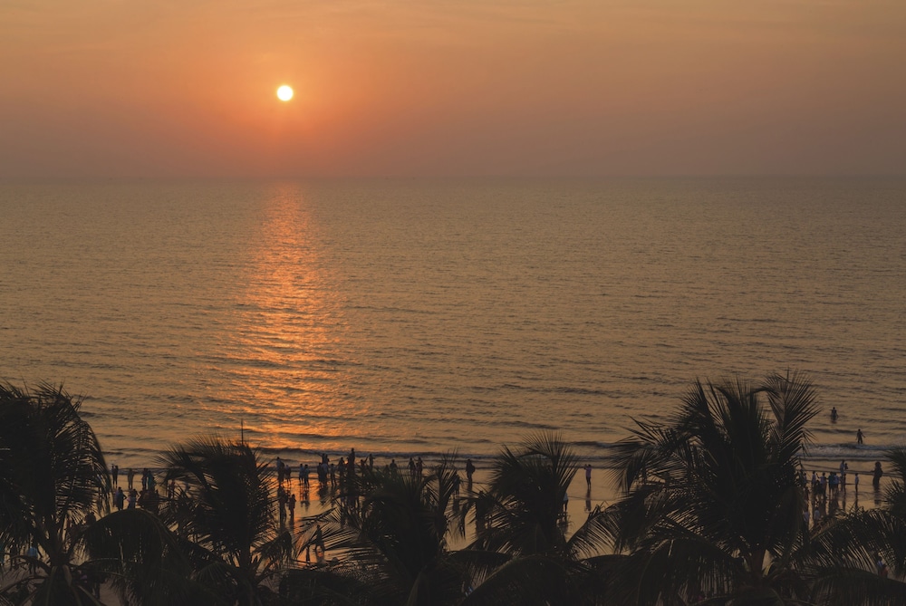Ramada Plaza Palm Grove 15/54