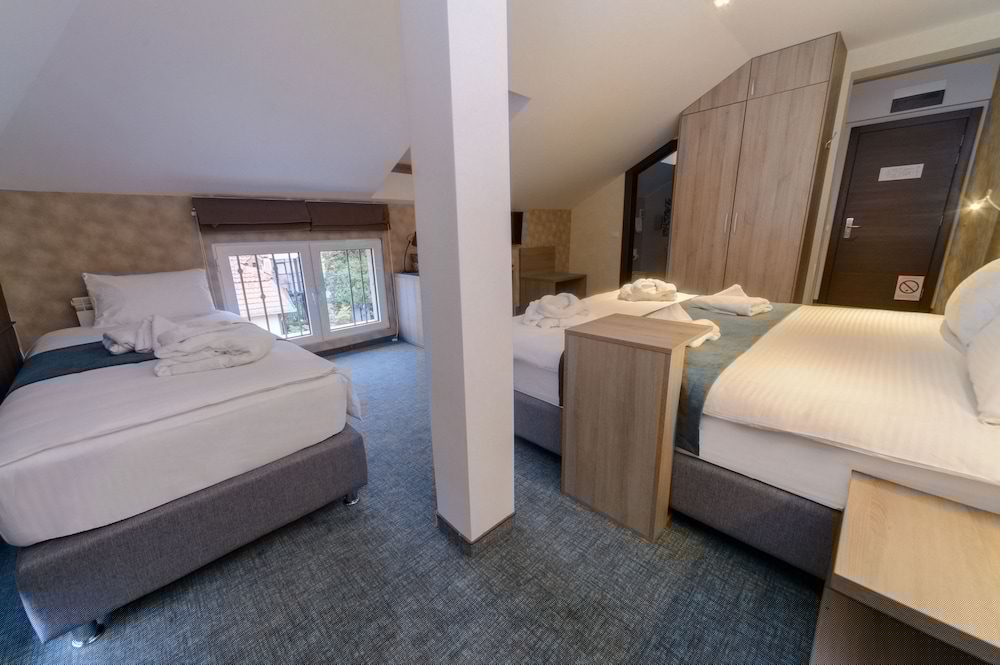 Hotel Mint 11/47